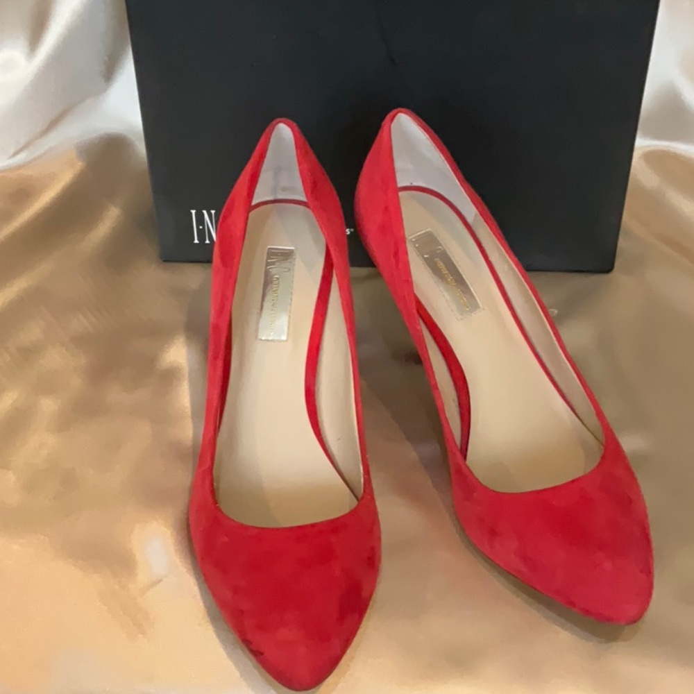 Chic Red Suede Women's Pumps size 10M